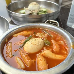 tteokbokki (spicy rice cakes)