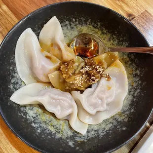 dumpling in chili oil 5/5 stars
