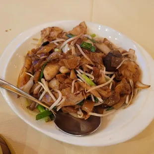 yue huang chow fun (dry)