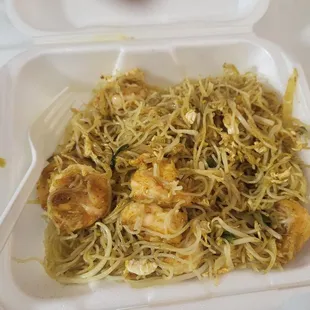 Stir fried curry noodles lacked flavor and wasn&apos;t good