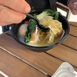 R5. Seafood Ramen