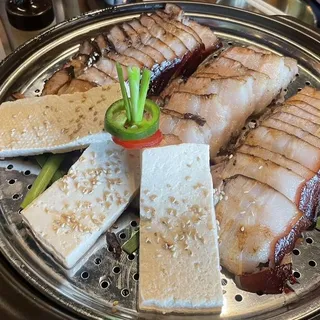 Premium Pork Belly Boiled in Various Herbs