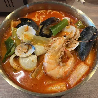 Seafood Premium YDJ With Pasta or Ramen