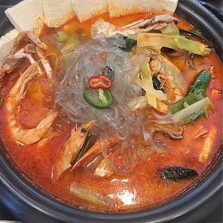 Premium Seafood Hot Pot with Rice Noodle