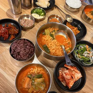Original Yukgaejang with Premium Ramen ramyun and banchan
