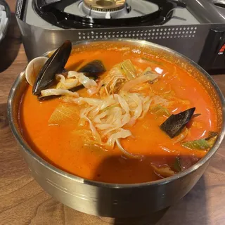 Seafood Premium YDJ With Pasta or Ramen