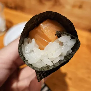 Salmon Handroll