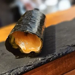 Salmon Handroll