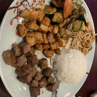 D13. Hibachi Dinners Combinations Spicy chicken and filet mignon