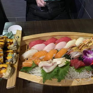 LOVE  boat  for 2 (no shrimp )- delicious