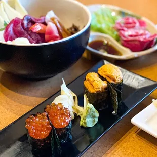 Salmon roe and uni nigir