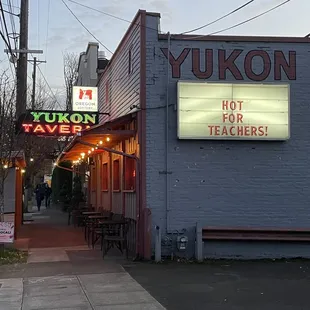 the outside of the restaurant