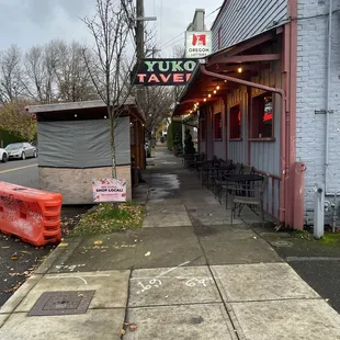 the outside of the restaurant