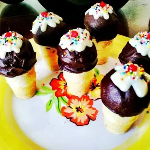 Ice cream themed cake pops!