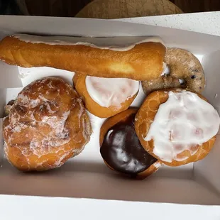 Maple donut bar, chocolate angel, apple fritter, blueberry cake count, lemon filled, strawberry filled
