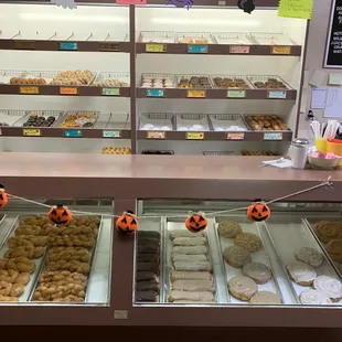 This is a small local homemade donut place. They made their donut daily in Columbus and sell it here.   Cash or Check Only.