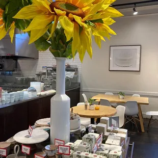 ramen and noodles, interior