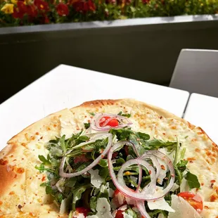 Arugula pizza