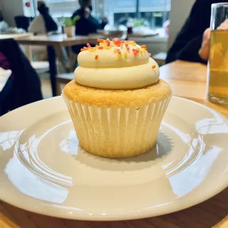 vanilla cupcake