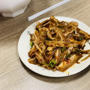 a plate of noodles on a table
