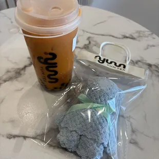 Super delicious   Adorable opening gift.