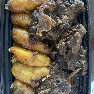 Oxtails, Jollof rice, &amp; sweet + spicy plantains!