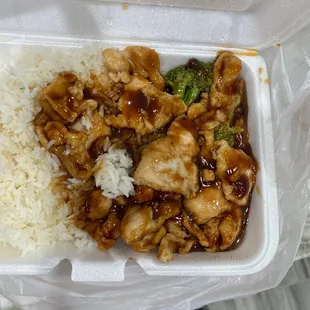 Very salty and awful place to order I asked for light sauce which they didn't do