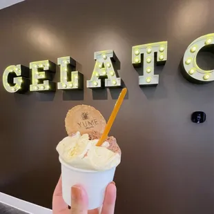 Small scope of Caramelized Honeycomb and Mexican Chocolate