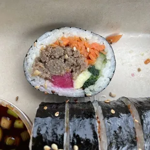 Bulgogi kimbap with the perfect ratio