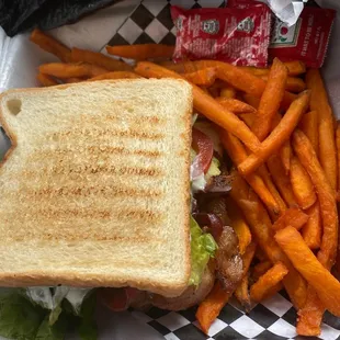 BALT sandwich with sweet potato fries