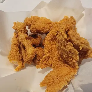 Catfish basket w hushpuppies