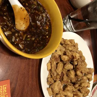 Fried chicken w/ garlic sauce - got sauce on the side.  Hubby didn't like it, batter bland.
