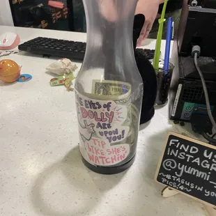 Dolly tip jar