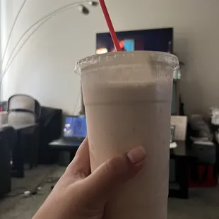 Bomb Fresas con crema smoothie with pineapple and mango