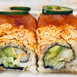 Hot roll (tempura shrimp/cucumber inside, crab/spicy tuna/jalapeño on top)