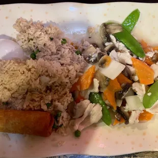 Moo Goo Gai Pan w/ Fried rice and egg roll.