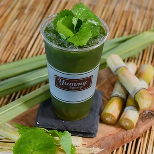 FRESH Pennywort Cold Pressed Sugarcane Juice