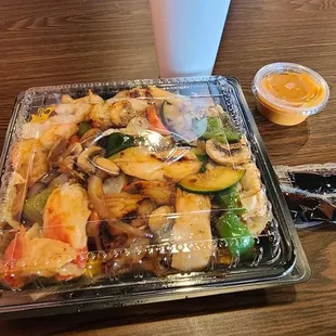 Generous portion of the crabmeat and 5 veggies with one sauce.