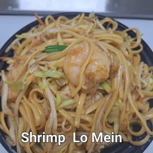 shrimp lo mein with noodles