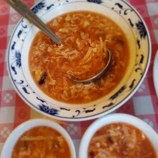 Large Hot and sour soup  with share bowls