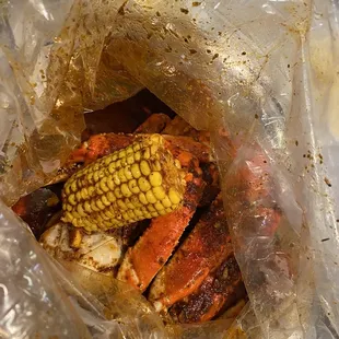 Snow crab legs, potatoes, corn, all mixed (sauce). Superb!
