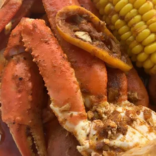 1/2 lb of snow crab 1/2 lb of shrimp all flavors combined/ hot