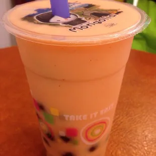 Strawberry mango bubble tea with tapioca.