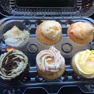 Dreamsicle, butterscotch, butterscotch, thin mint, honey bee, dreamsicle... And salted caramel (not appearing in this review).