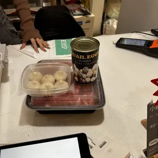 Australian high protein, lamb shoulder, fish roe and quail eggs.