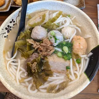 K4. Chiu Chow Mixed Meatballs Noodle Soup