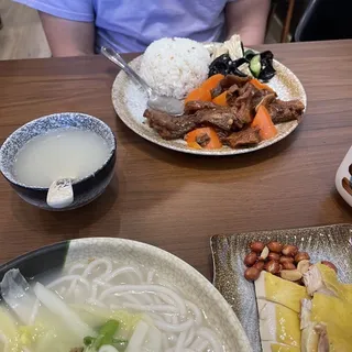 K12. Braised Beef Brisket and Beef Tendon over Rice Plate