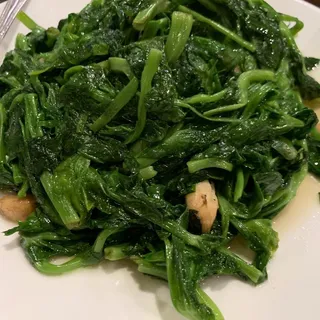 Snow Pea Tips With Roasted Garlic