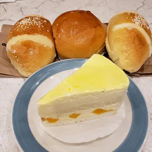 Mango mousse cake, cocktail buns, baked BBQ pork bun. IG: @take.a.bite.with.me