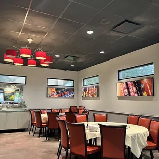 Dining area to the right